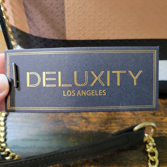 Deluxity Tan/Black Faux Leather Crossbody Purse Gold Chain Strap 10"x7.25" New - Picture 2 of 8